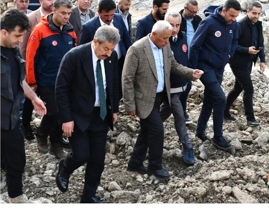 Beyt&uuml;şşebap&rsquo;taki sel b&ouml;lgesinde inceleme
