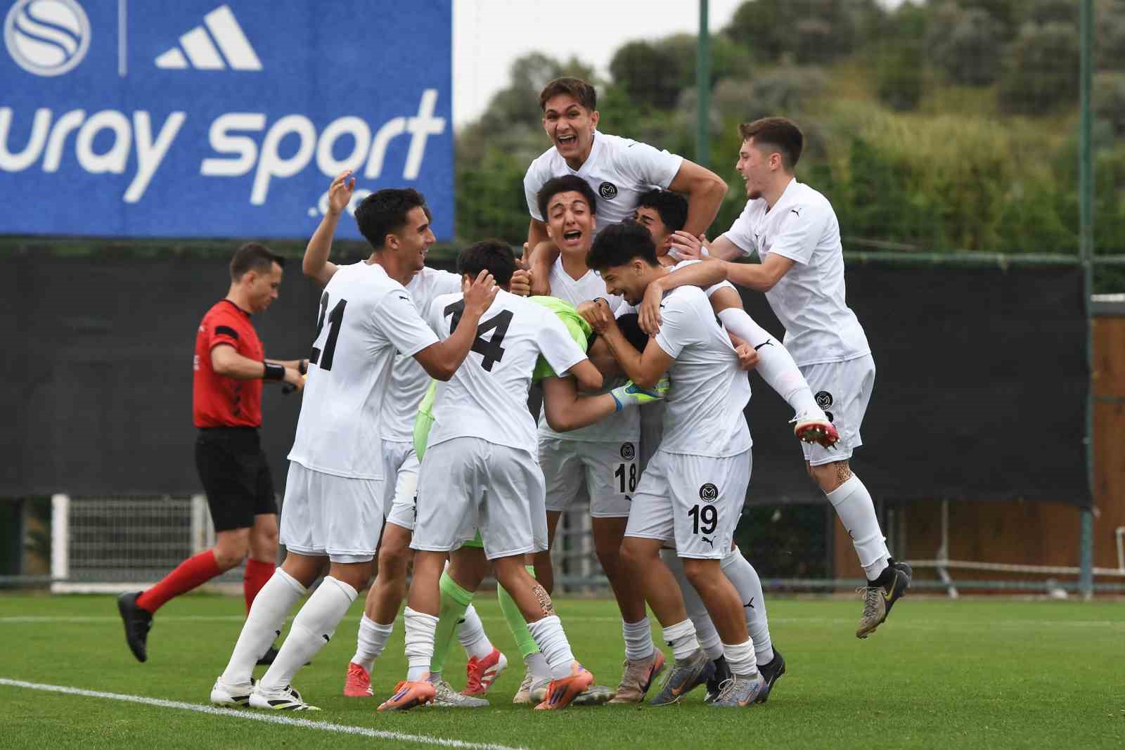 Manisa FK U19 Takımı, 177 takım arasında T&uuml;rkiye şampiyonu oldu
