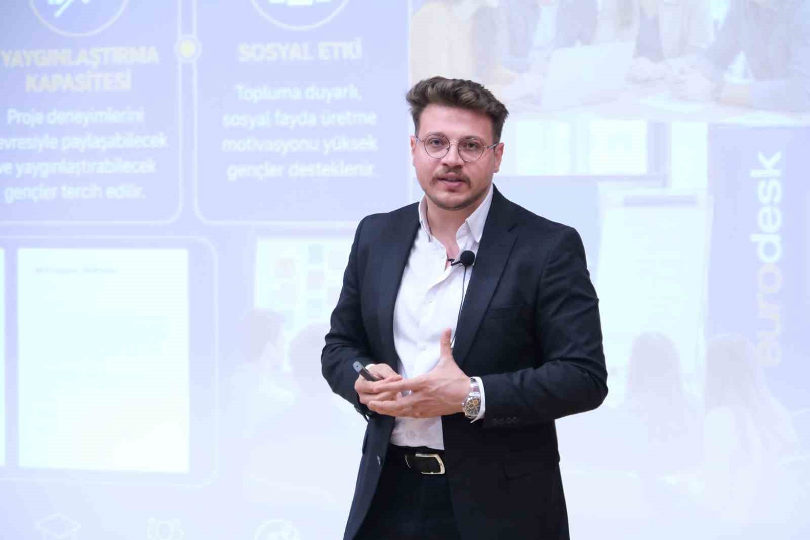 Avrupa fırsatları &uuml;niversite &ouml;ğrencileriyle buluştu
