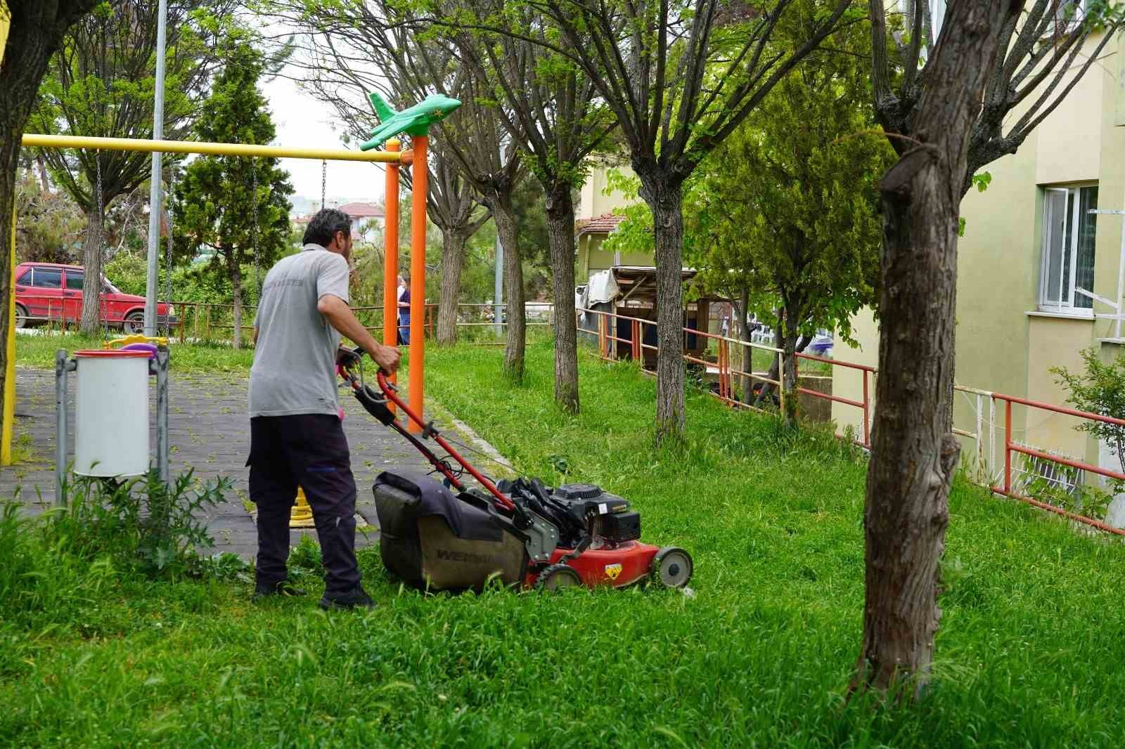 Bilecik&rsquo;te park ve bah&ccedil;eler m&uuml;d&uuml;rl&uuml;ğ&uuml;nden yaza hazırlık &ccedil;alışmaları
