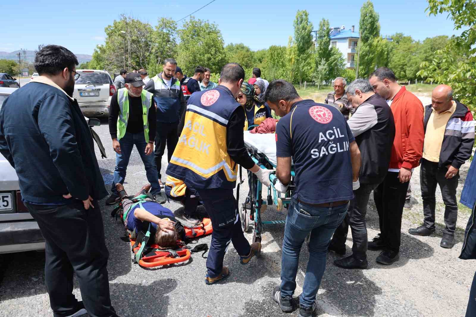 Elazığ&rsquo;da trafik kazası: 2&rsquo;si &ccedil;ocuk 5 yaralı
