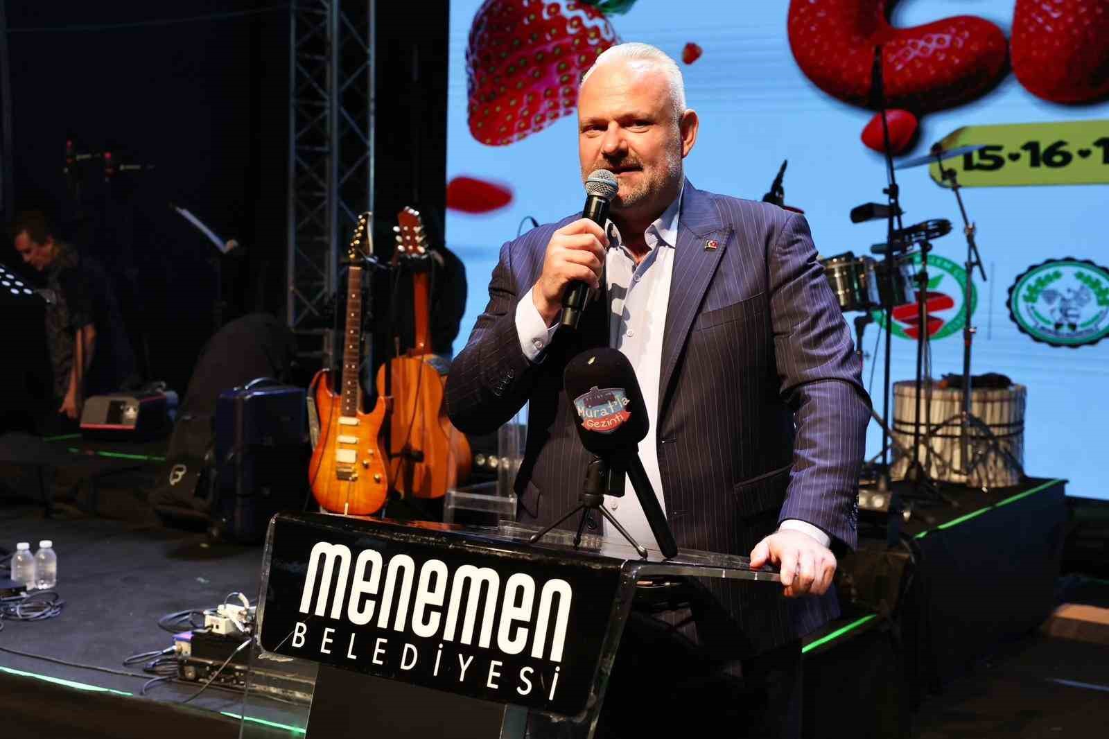 Menemen&rsquo;de festival coşkusu yağmur dinlemedi
