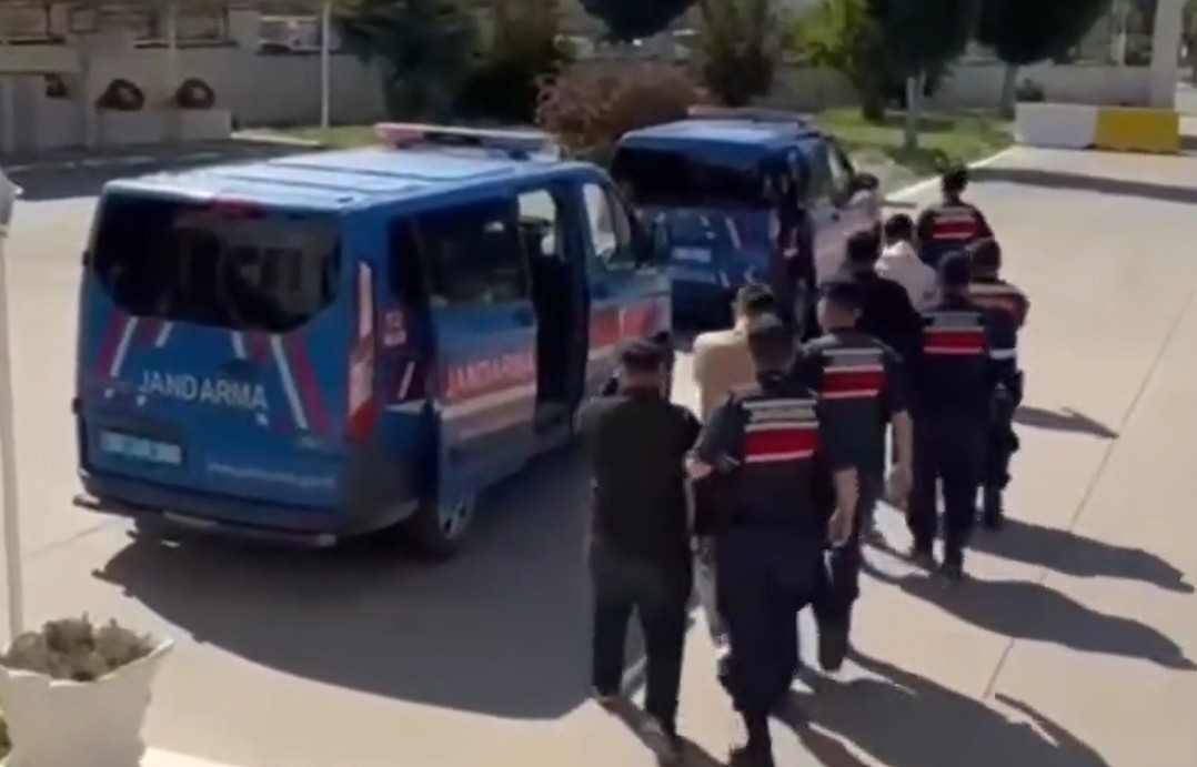 Jandarmadan 8 il&ccedil;ede 105 ş&uuml;pheliye eş zamanlı uyuşturucu operasyonu
