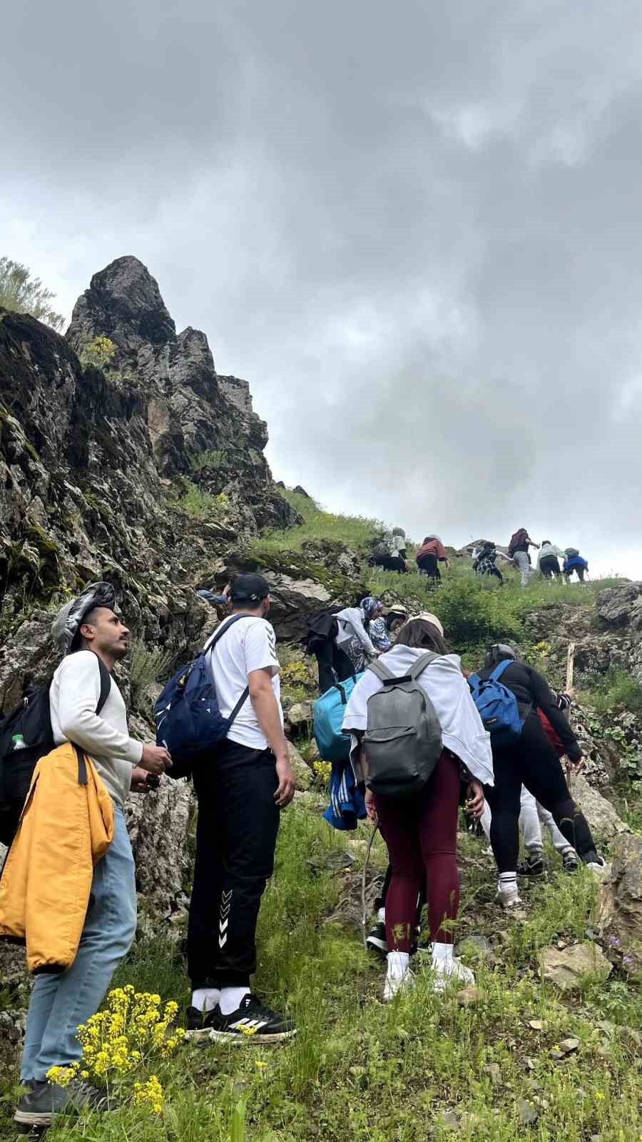 &Ouml;ğrenciler Kızılağa&ccedil; Kanyonu&rsquo;nda doğa y&uuml;r&uuml;y&uuml;ş&uuml; yaptı
