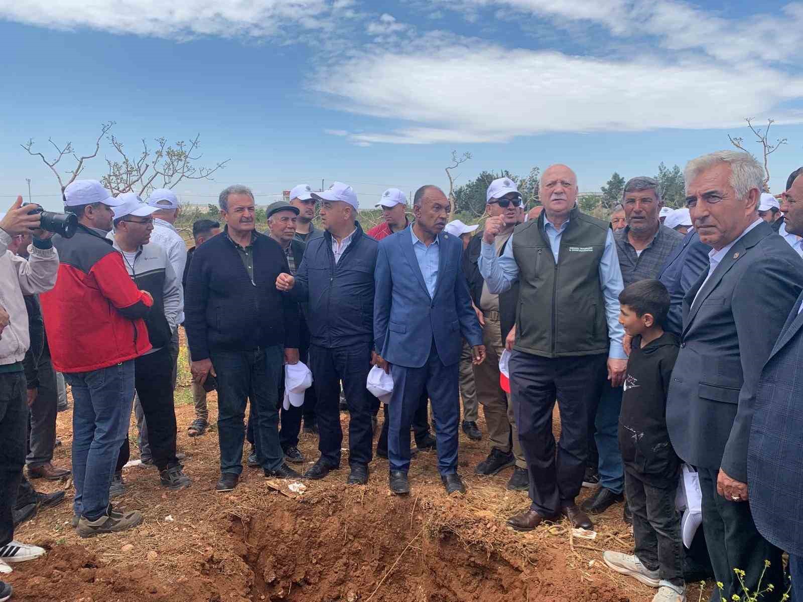 T&uuml;rkiye Ziraat Odaları Birliği Genel Başkanı Bayraktar&rsquo;dan zarar g&ouml;ren &ccedil;ift&ccedil;ilere ziyaret
