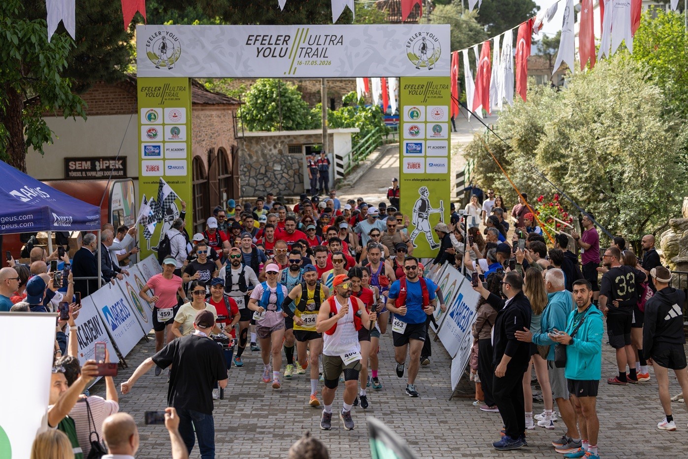 Efeler Yolu Ultra Trail&rsquo;de madalyalar sahiplerini buldu
