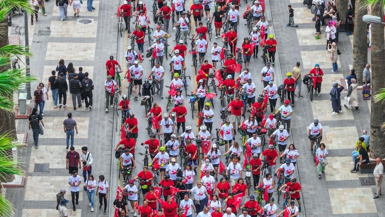 Denizli&rsquo;de "Umuda Pedal &Ccedil;evir" Bisiklet Şenliği kortej y&uuml;r&uuml;y&uuml;ş&uuml;yle başladı
