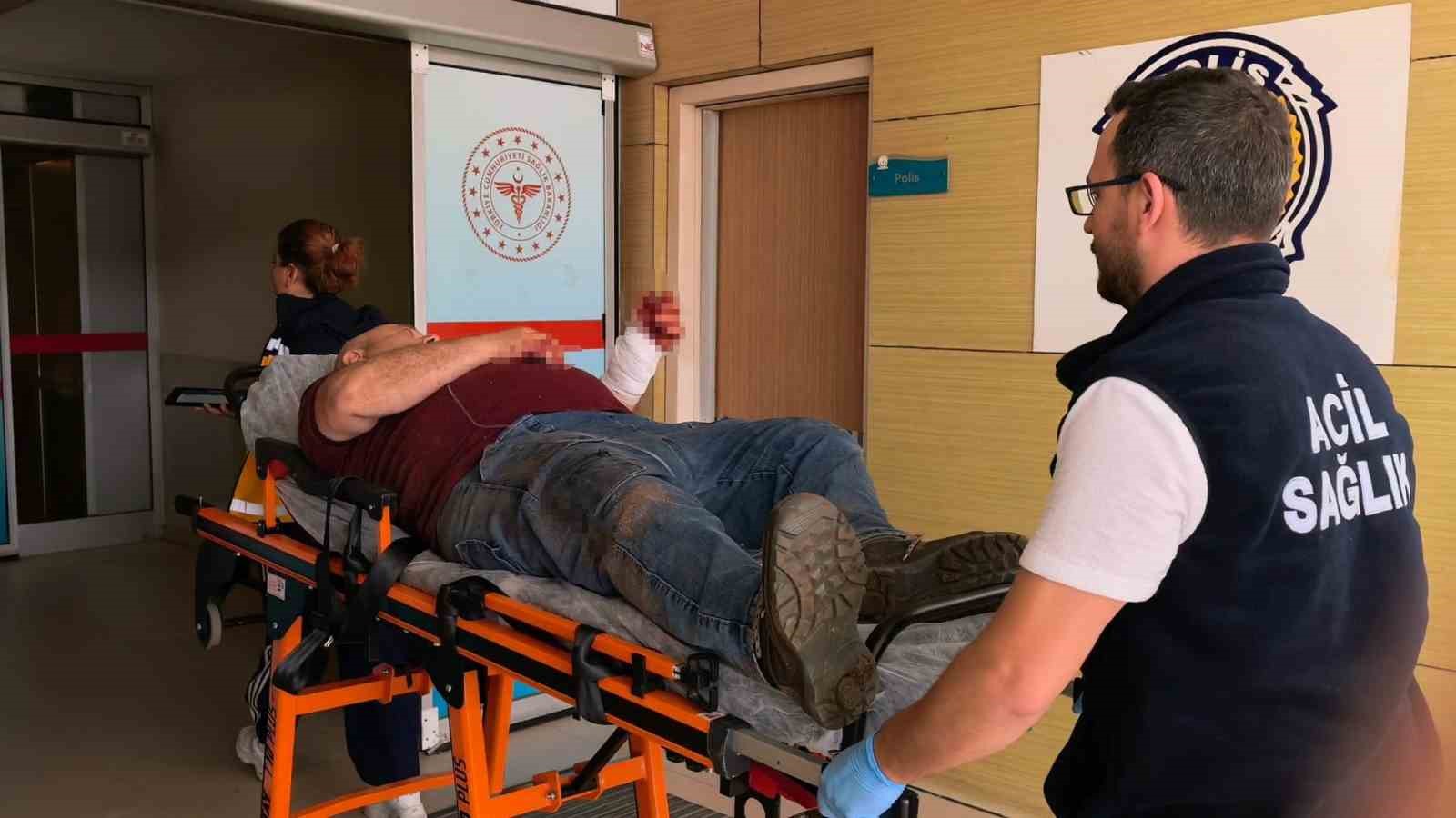 Kereste doğrama imalatesinde elini makinaya kaptıran iş&ccedil;i bileğinden yaralandı
