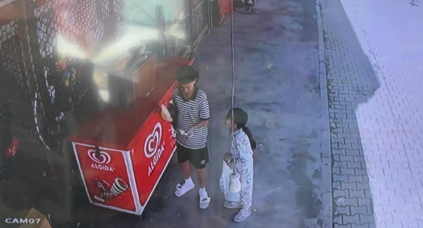 13 yaşındaki Yusuf&rsquo;un d&uuml;r&uuml;stl&uuml;ğ&uuml; mahalleye &ouml;rnek oldu
