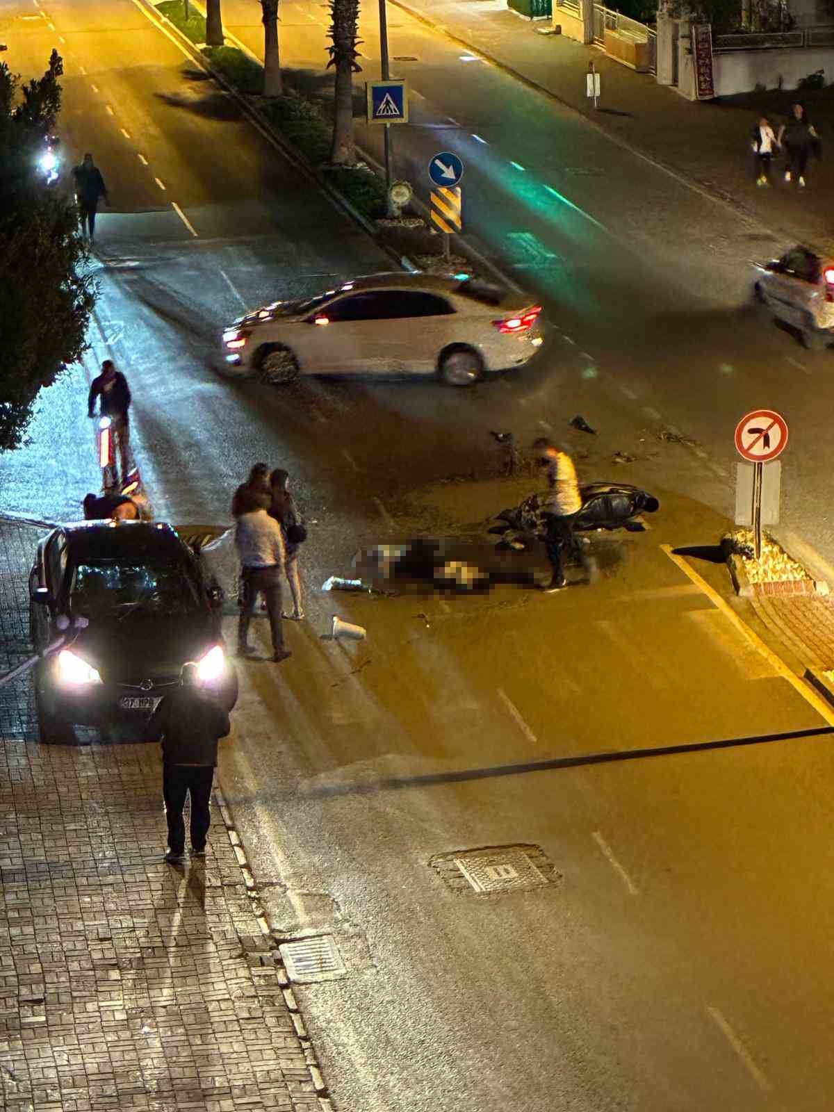 Manavgat&rsquo;ta otomobil ile motosiklet &ccedil;arpıştı: 2 yaralı
