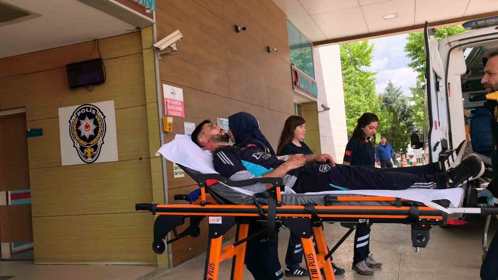 Bursa&rsquo;da bı&ccedil;aklı kavgada 1 gen&ccedil; yaralandı
