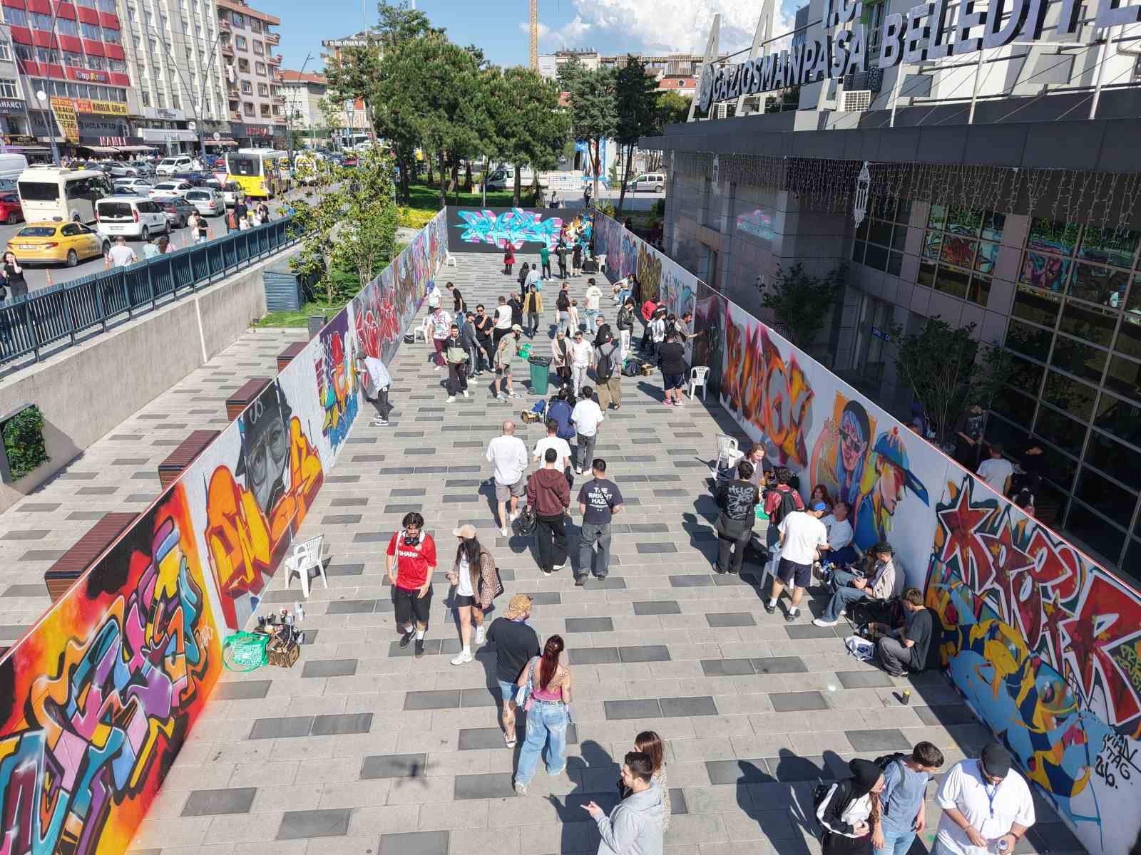Gaziosmanpaşa’da "Sokak Stili Graffiti Festivali" renkli görüntülere sahne oldu