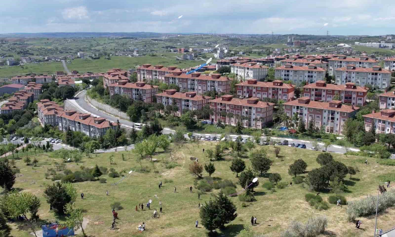 Arnavutköy’de geleneksel uçurtma şenliği renkli görüntülere sahne oldu