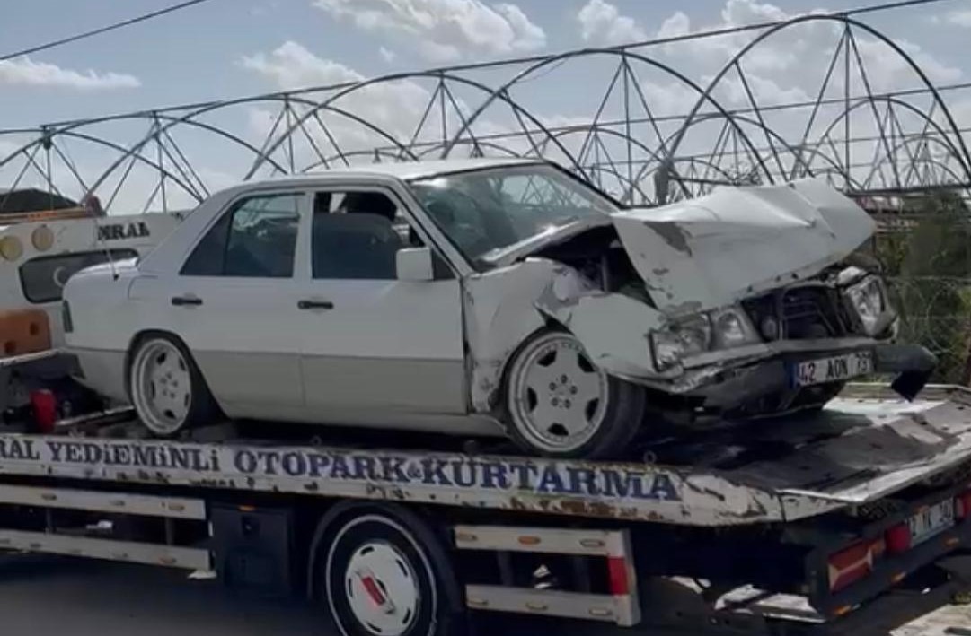 Konya&rsquo;da iki otomobil &ccedil;arpıştı: 5 yaralı
