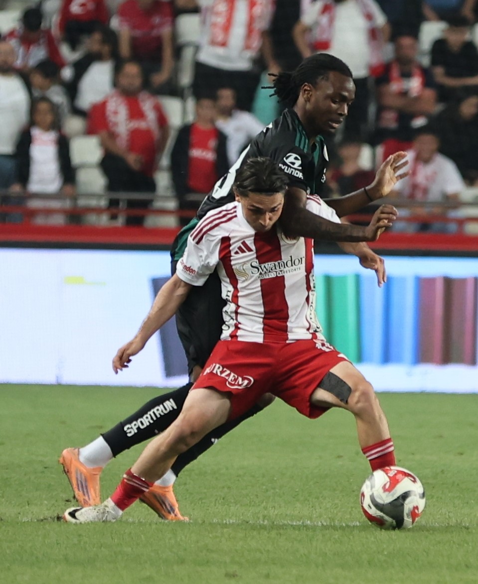 Trendyol S&uuml;per Lig: Antalyaspor: 0 - Kocaelispor: 0 (İlk yarı)
