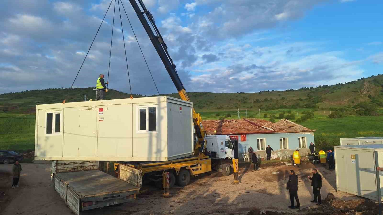&Ccedil;orum&rsquo;da hortumdan etkilenen k&ouml;ylerde yaralar sarılıyor

