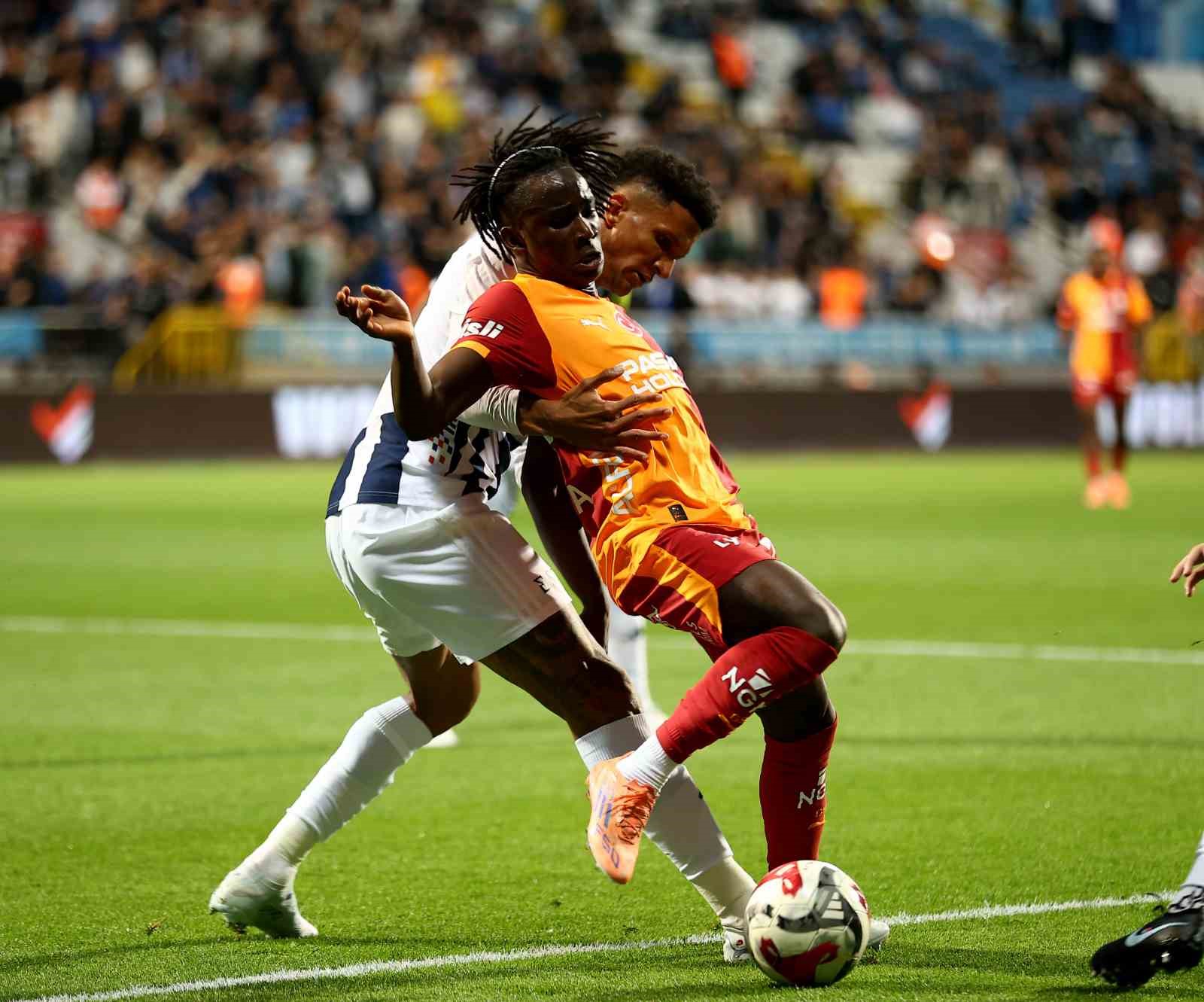 Galatasaray’da Renato Nhaga sakatlandı