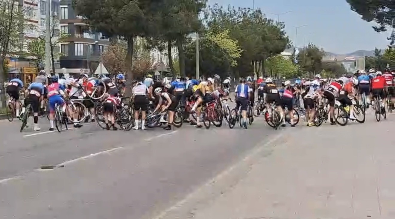 Uluslararası Samsun Gran Fondo Yarışında korkutan kaza: 2 yaralı