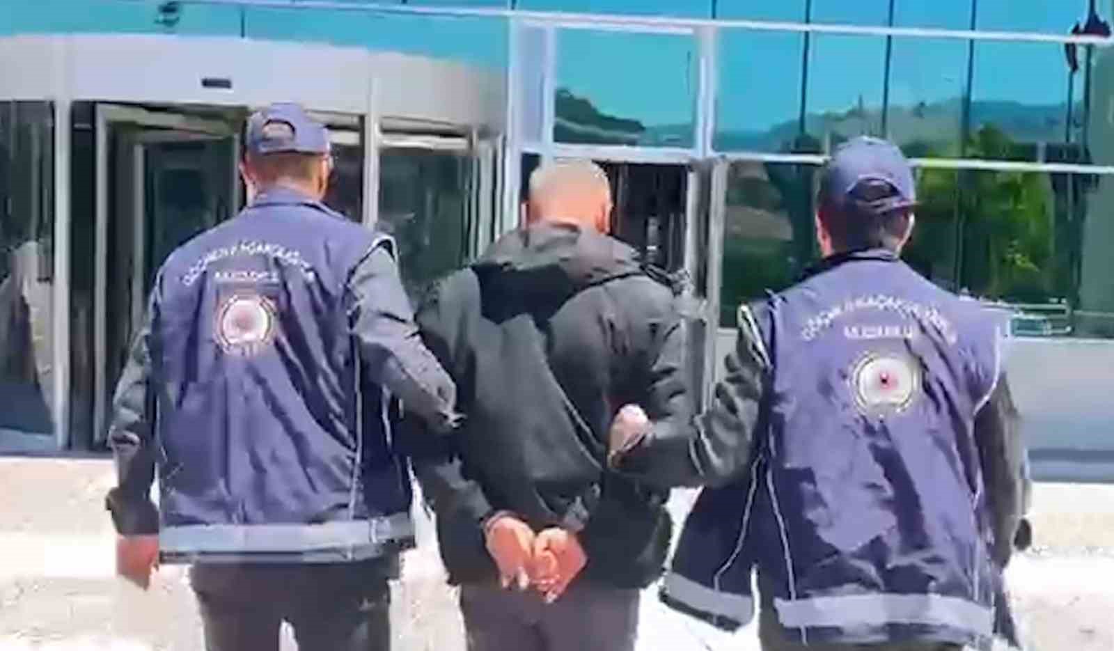 Bolu’da durdurulan kamyondan 10 düzensiz göçmen çıktı: Sürücü tutuklandı