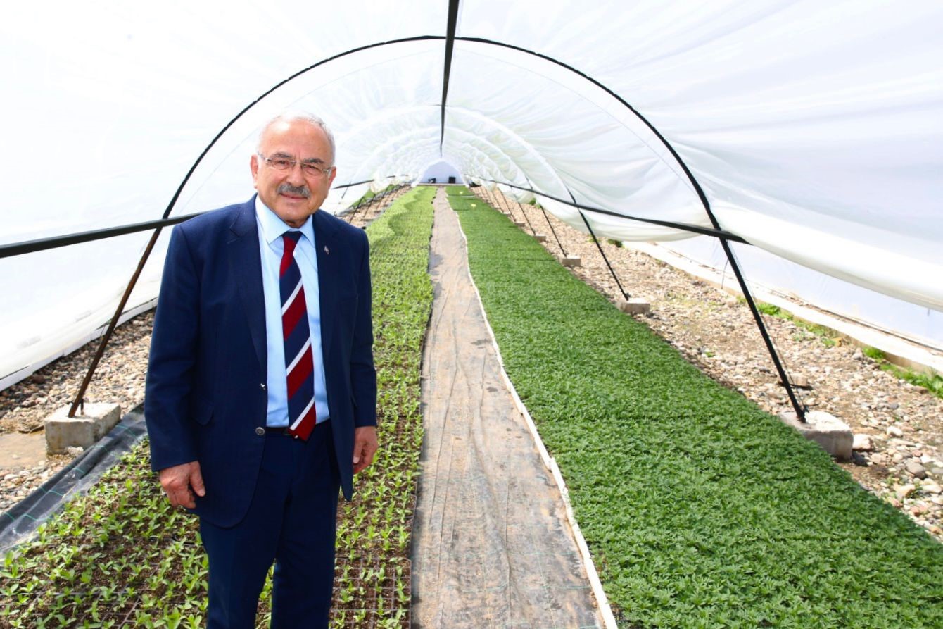 Başkan Güler: "Kendi ürettiğimiz çiçekler ile şehrimizi güzelleştiriyoruz"