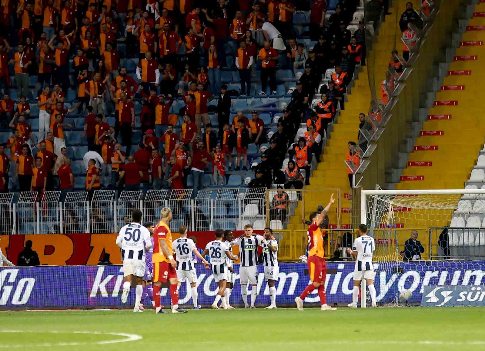 Trendyol Süper Lig: Kasımpaşa: 1 - Galatasaray: 0 (İlk yarı)