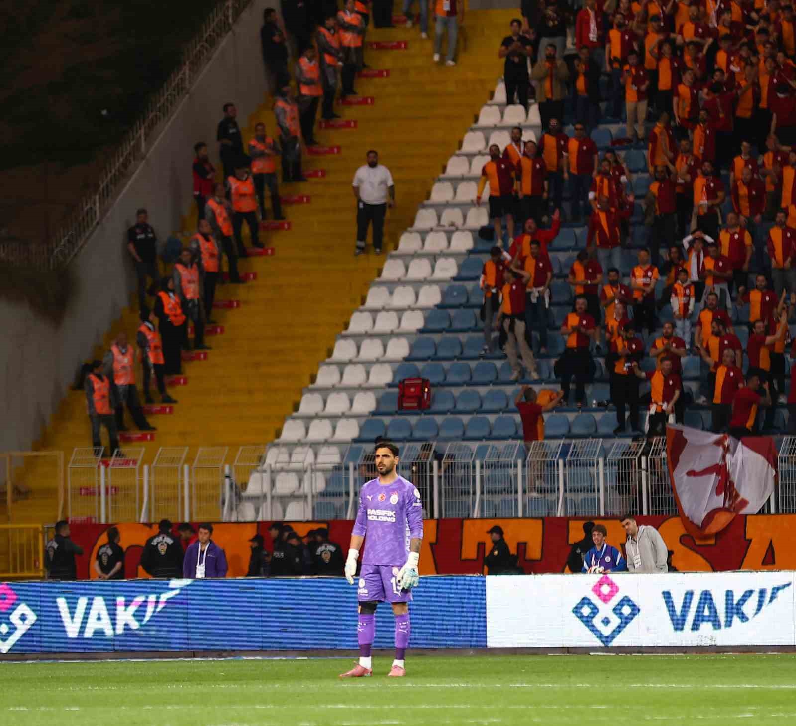 Galatasaray’da Günay Güvenç devam edemedi