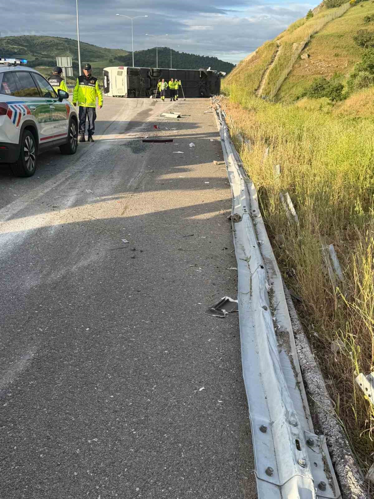 Susurluk’ta yolcu otobüsü devrildi: 25 yaralı