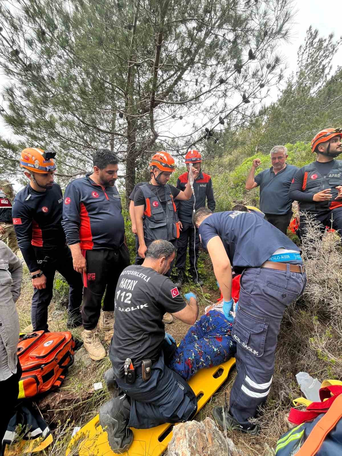 Kekik toplarken u&ccedil;urumdan yuvarlanan yaşlı kadın 4 saatlik &ccedil;alışmayla kurtarıldı
