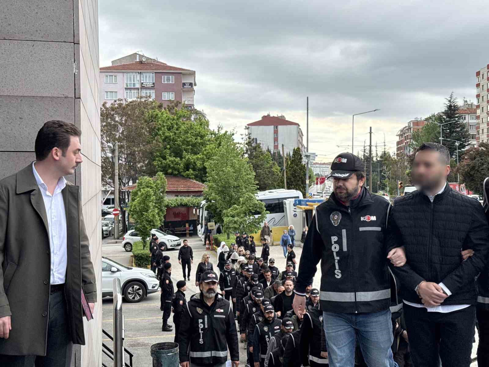 Eski belediye &ccedil;alışanı Yaprak Eryılmaz: "Ş&uuml;phelilerle &ccedil;ok &ccedil;alıştık, onları &ccedil;ok uyardım, beni &ccedil;ok engellediler"
