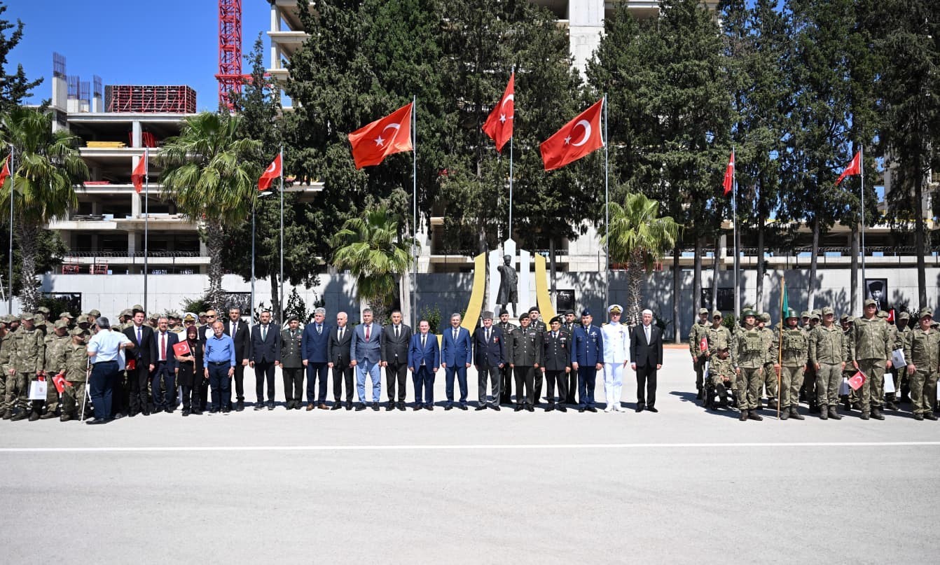 Antalya&rsquo;da 72 &ouml;zel gen&ccedil; askerlik coşkusunu yaşadı
