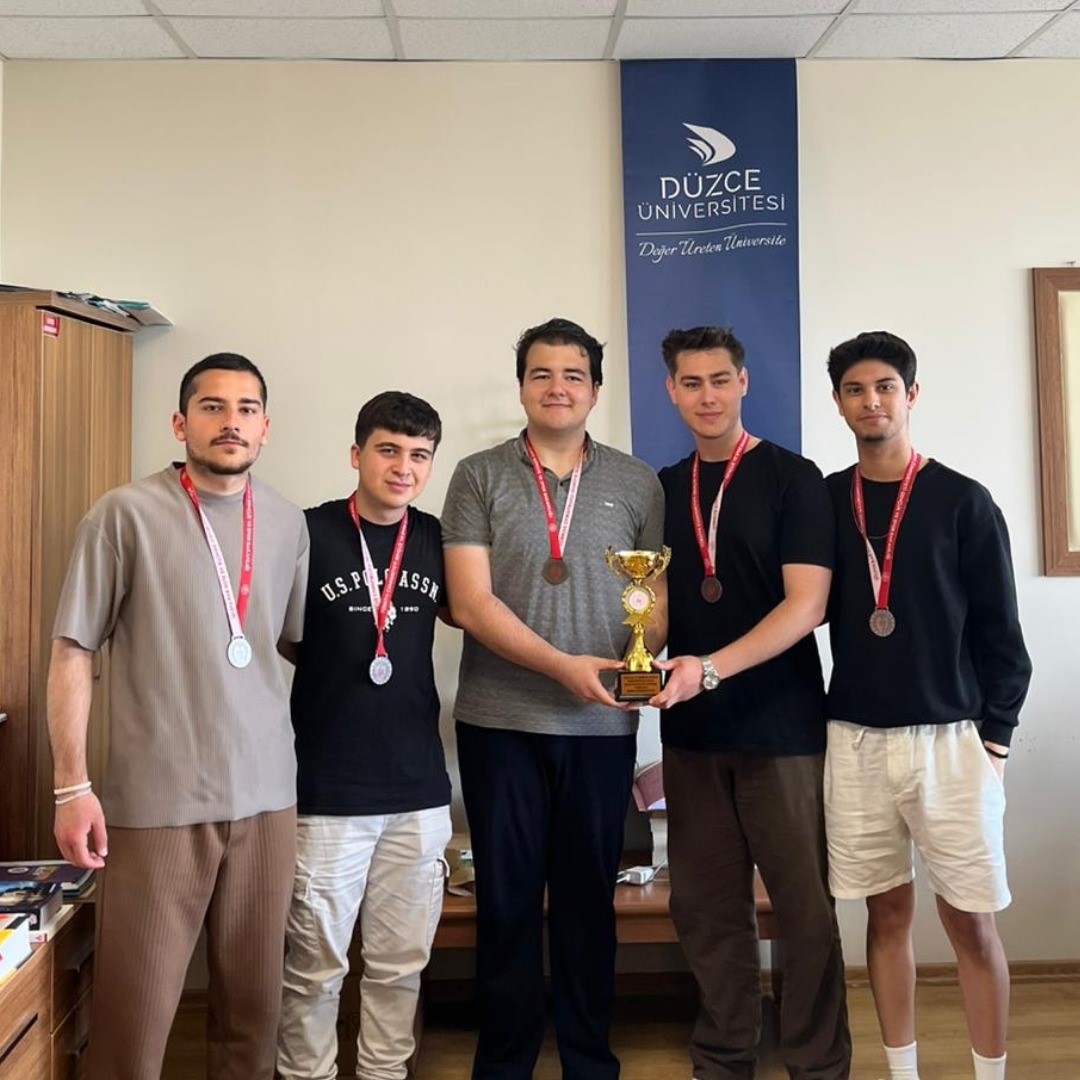 D&uuml;zce &Uuml;niversitesi Satran&ccedil; Topluluğu&rsquo;ndan KuzeyCup&rsquo;ta 4. oldu
