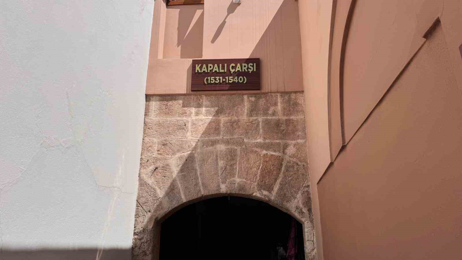 Adana&rsquo;nın tarihi Kapalı &Ccedil;arşı&rsquo;sı, adı gibi &lsquo;Kapalı&rsquo; kaldı
