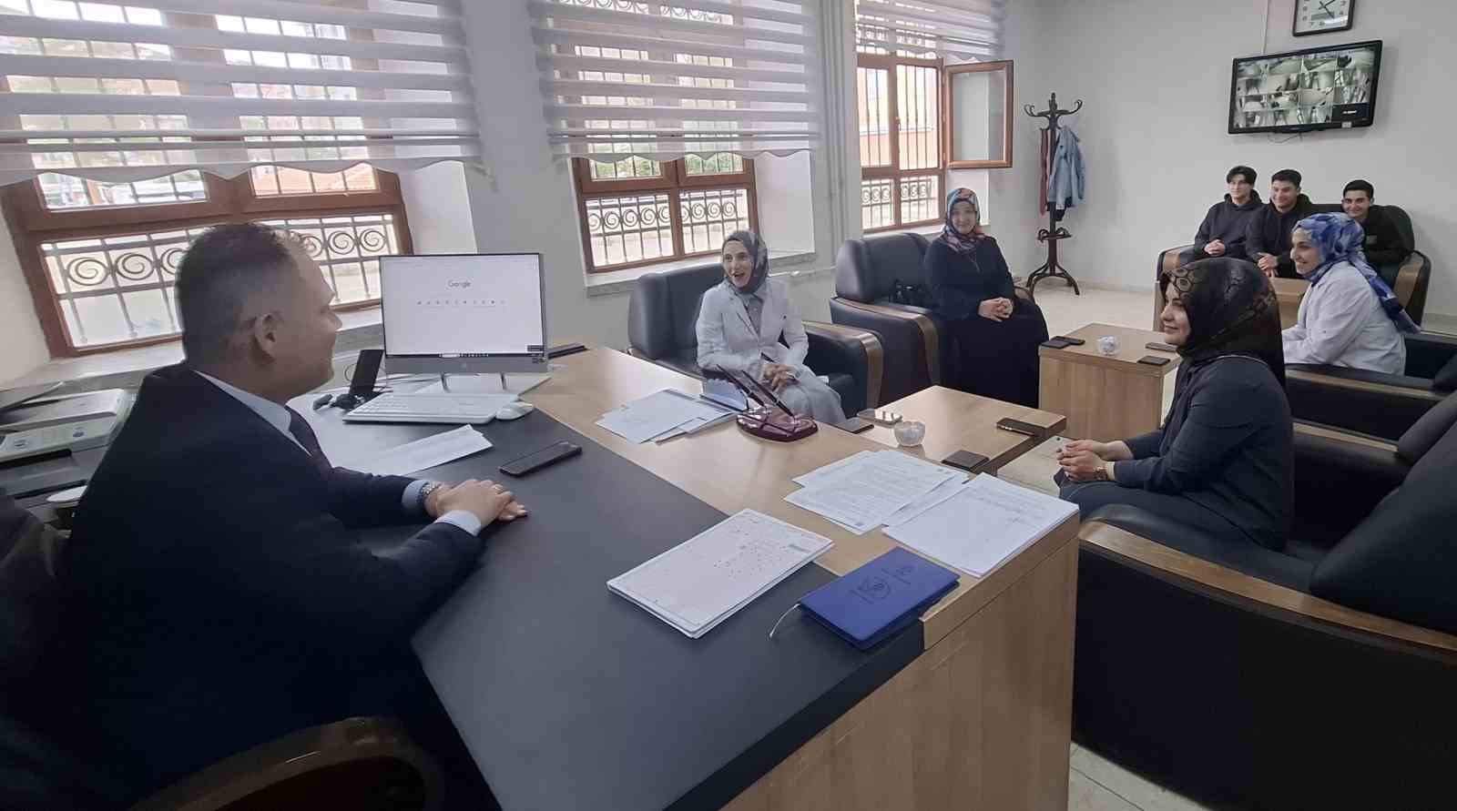 Bayburt Lisesinin Erasmus kafilesi İtalya&rsquo;dan d&ouml;nd&uuml;

