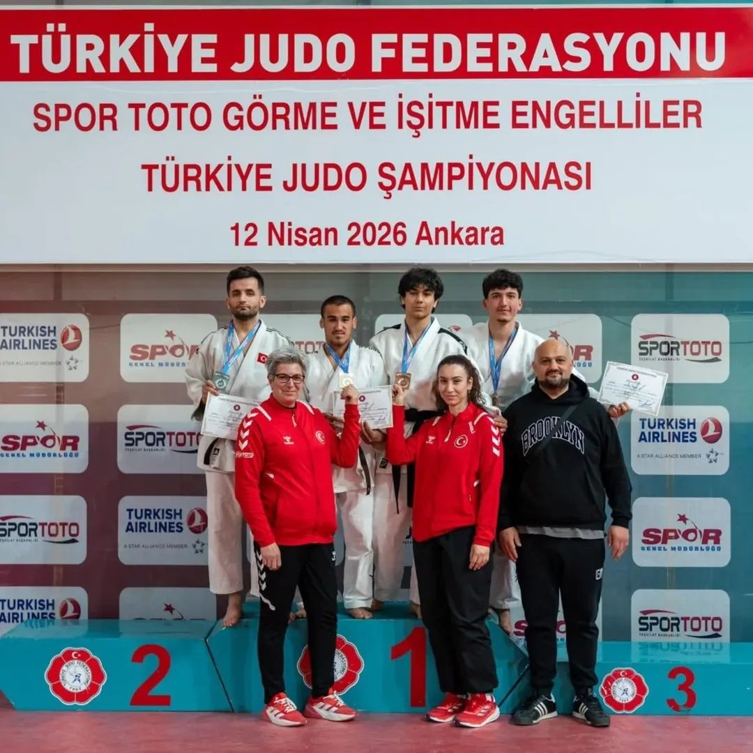 Evden işe giderken y&uuml;r&uuml;d&uuml;ğ&uuml; 12 kilometrelik yolla atletizme merak sardı
