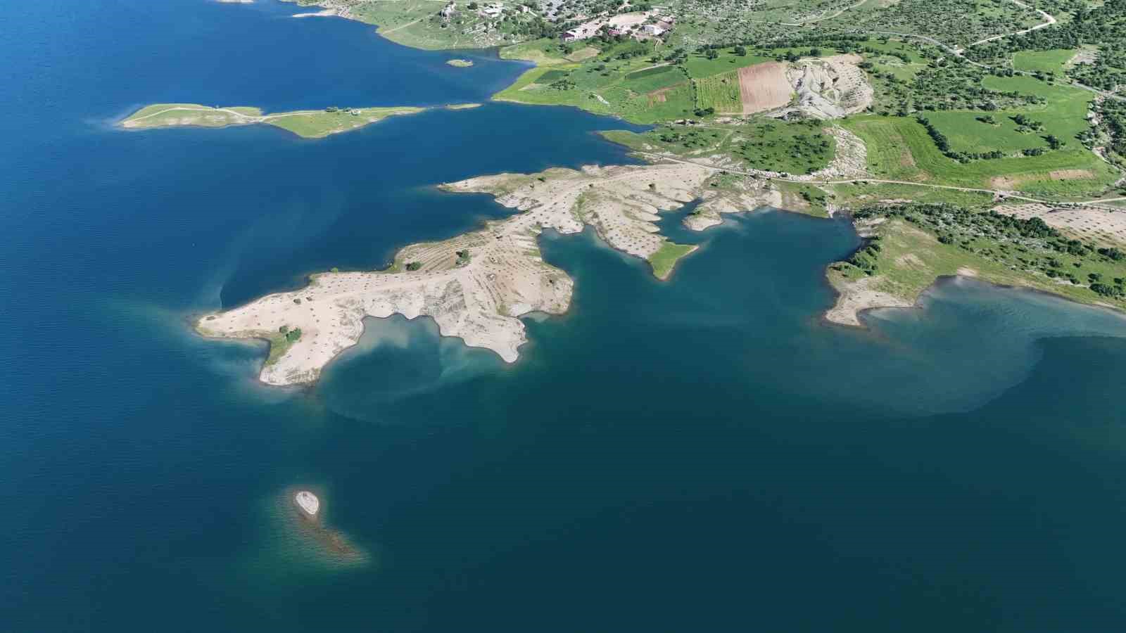 "Diyarbakır’ın Maldviler"nde yağışlarla yükselen su seviyesi dronla görüntülendi