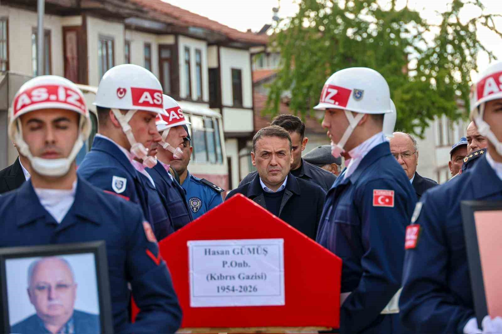 Vefat eden Kıbrıs gazisi son yolculuğuna uğurlandı