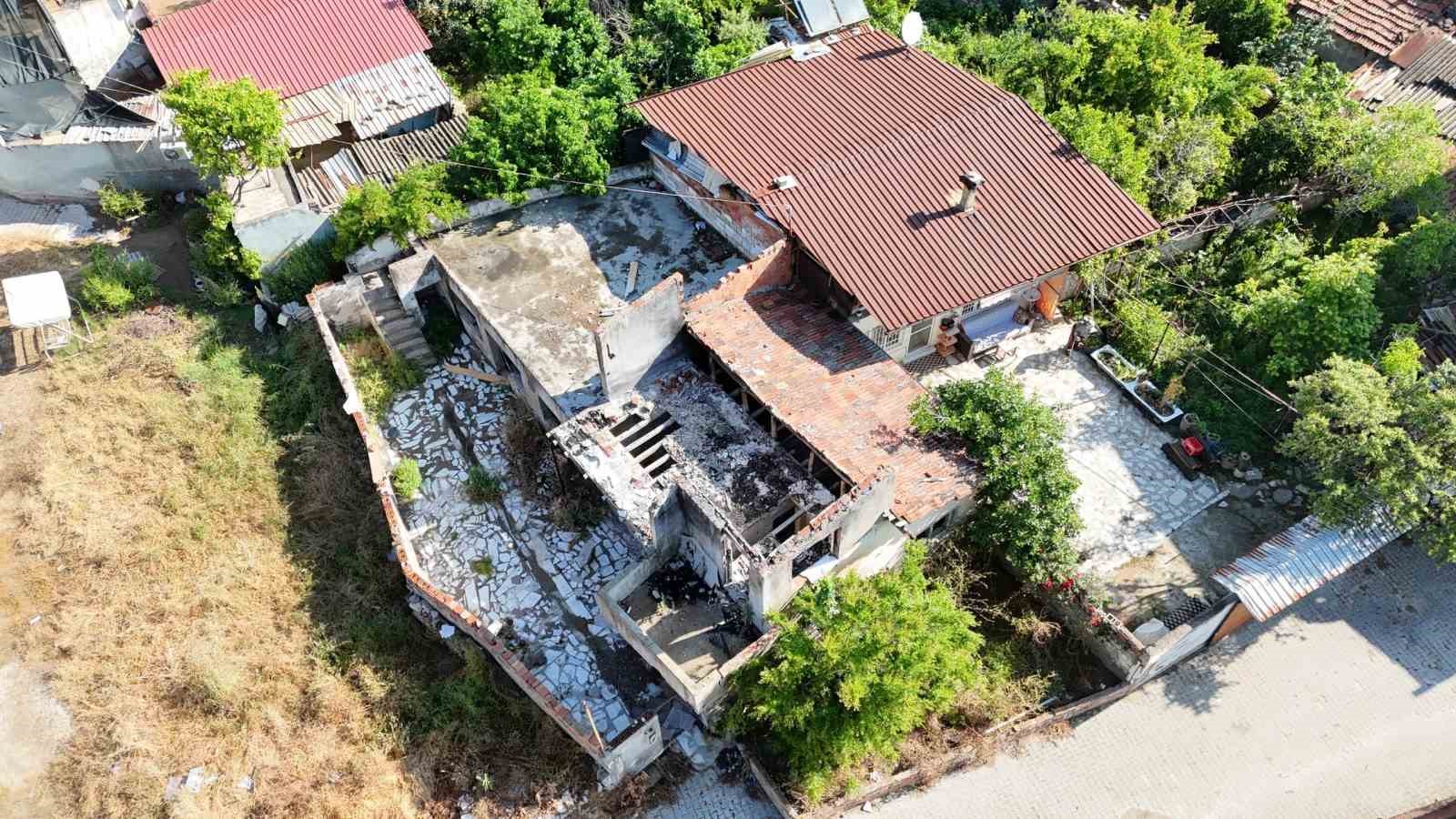 Nazilli’de 25 metruk bina yıkıldı