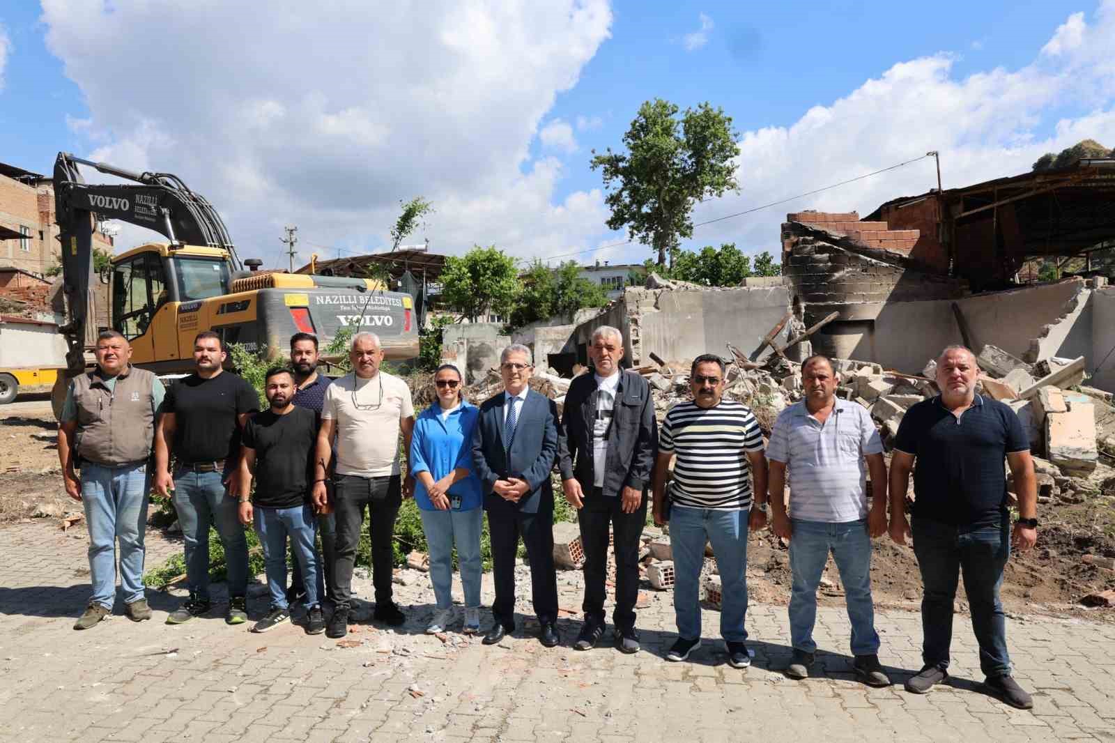 Nazilli&rsquo;de 25 metruk bina yıkıldı
