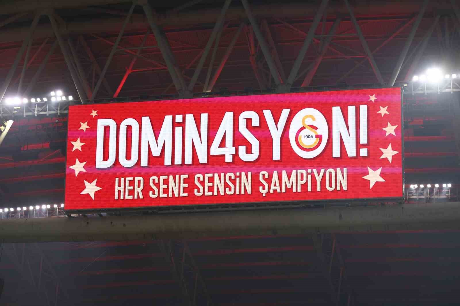Galatasaray ligi 77 puanla şampiyon olarak tamamladı
