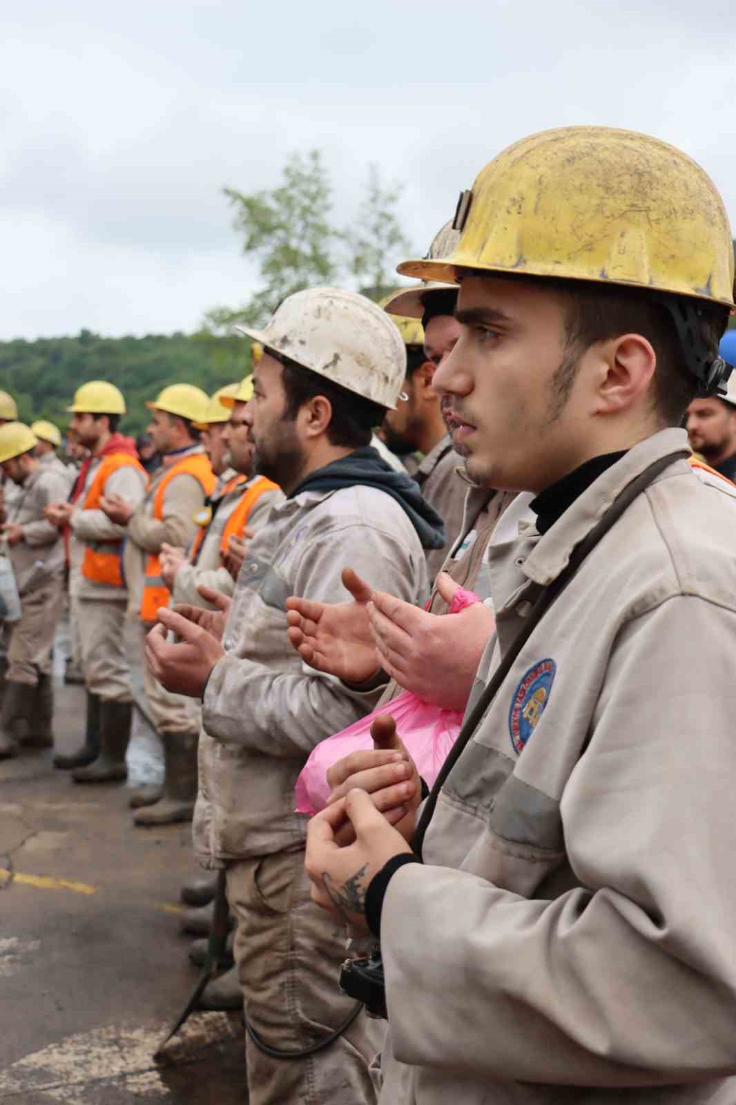 Karadon&rsquo;da facianın 16. yıld&ouml;n&uuml;m&uuml;nde, 30 maden şehidi t&ouml;renle anıldı
