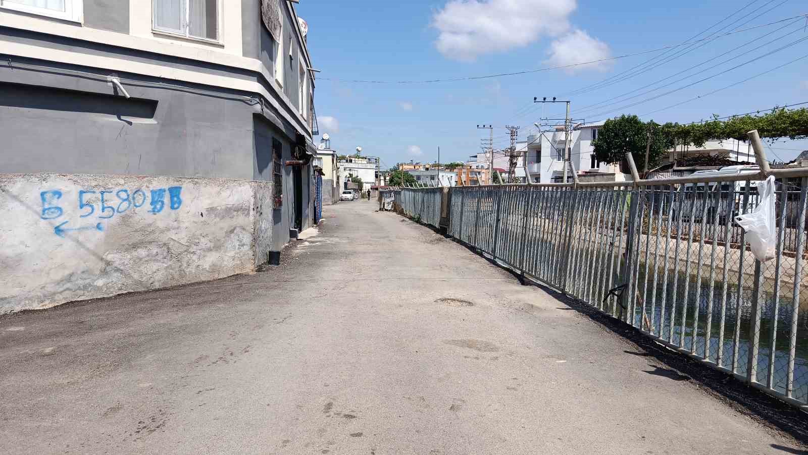 Adana&rsquo;da satırlı kavga: 1 &ouml;l&uuml;, 2 yaralı
