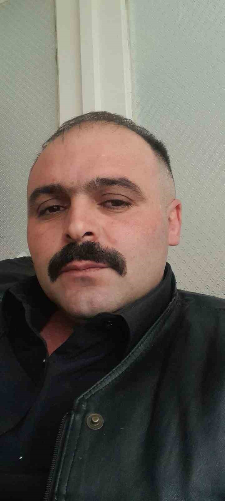 İl&ccedil;e meydanında 9 kurşun sıkılarak &ouml;ld&uuml;r&uuml;ld&uuml;
