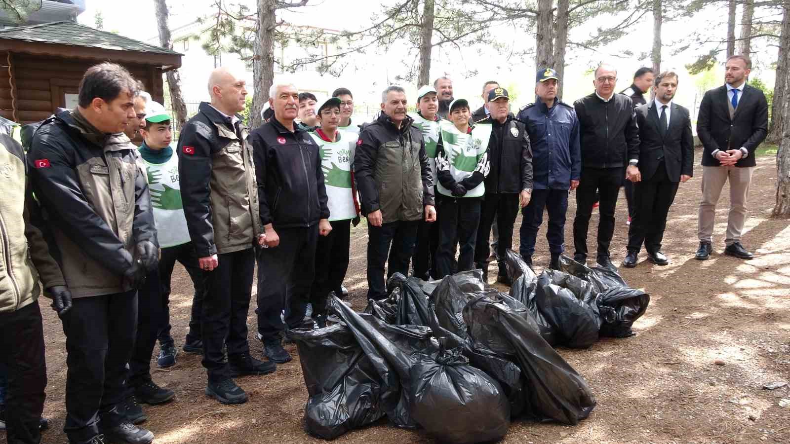 ‘Orman Benim’ etkinliğiyle Türkiye’nin ilk Milli Parkında atıklar temizlendi