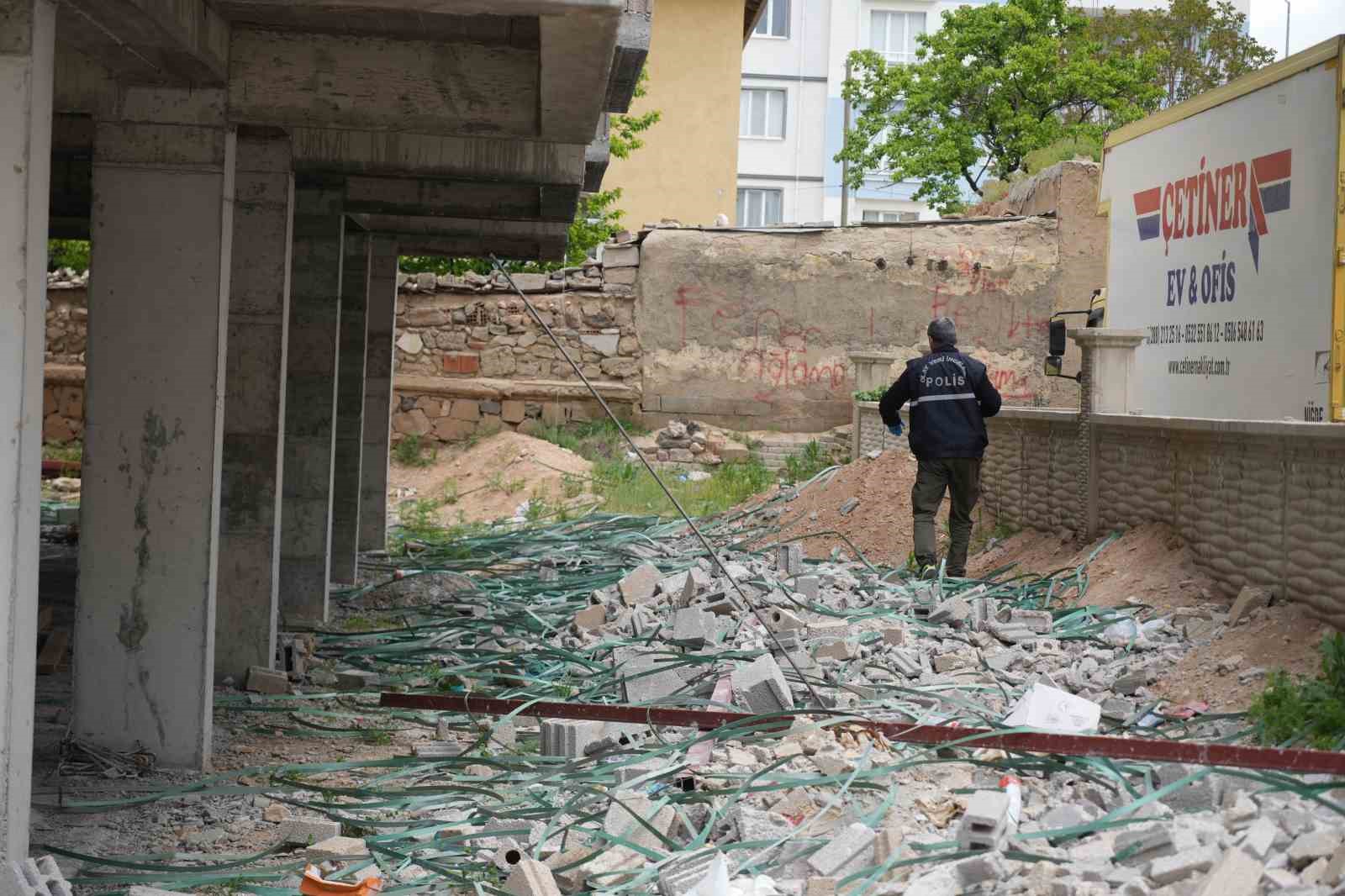 İnşaattan d&uuml;şen iş&ccedil;i ağır yaralandı
