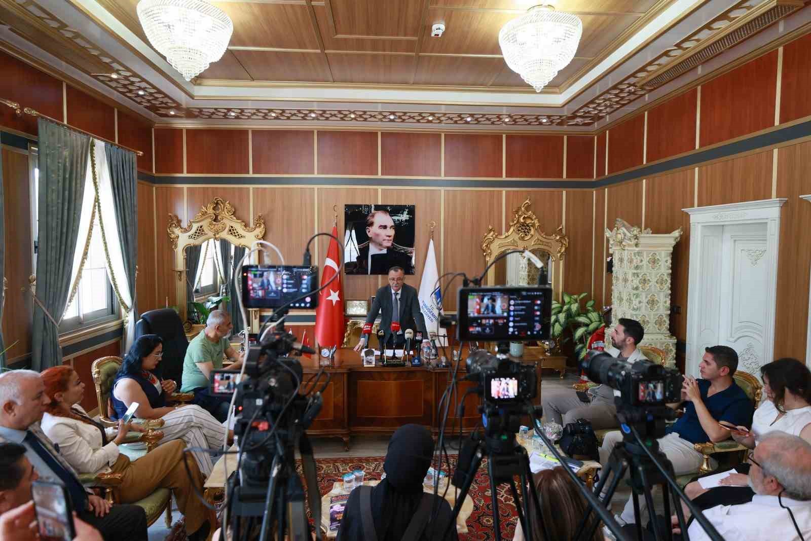 Başkan Balaban &ccedil;alışmalarını anlattı
