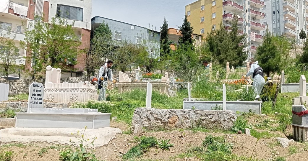 Şırnak’ta mezarlık ve yeşil alanlarda temizlik çalışması