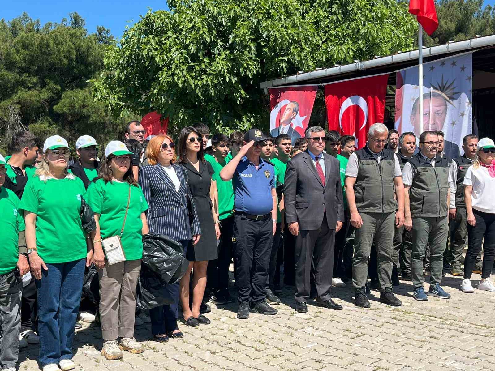 İzmir&rsquo;de "Orman Benim" etkinliği: "Yangınların y&uuml;zde 95&rsquo;i insan kaynaklı"
