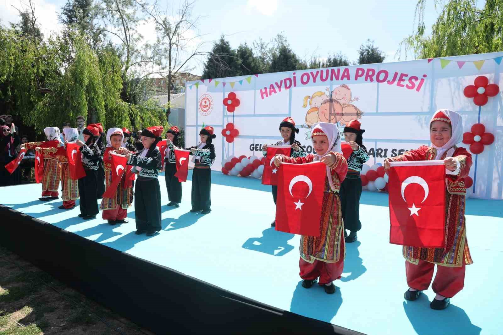 &Ccedil;ayırova&rsquo;da tabletler bırakıldı, oyunlar oynandı
