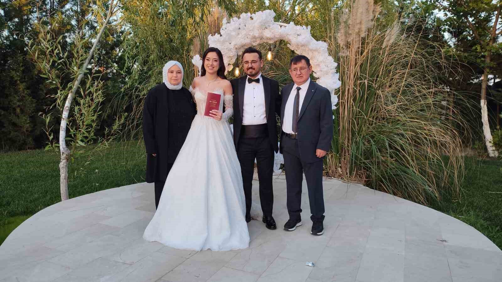 Başkan Arslan gen&ccedil; &ccedil;ifti mutlu g&uuml;nlerinde yalnız bırakmadı
