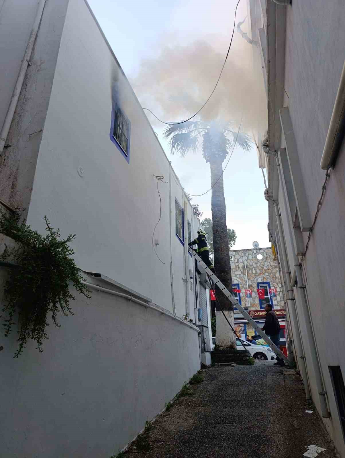 Bodrum&rsquo;da ev yangını
